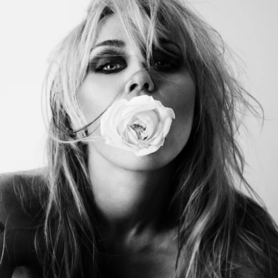 Miley Cyrus - Snow